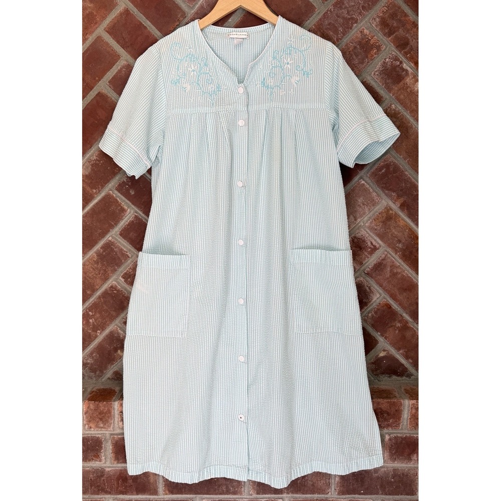 Miss Elaine Seersucker Housecoat Women's M Blue Embroidered Snap Front Pockets